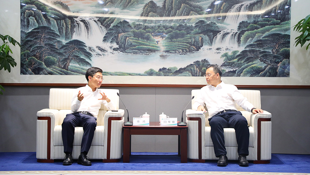 徐鸿与中国电气装备党委副书记、总经理闫华锋举行工作会谈
